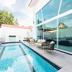 Lagoon Breeze 4br Pool Near Walking Street วิลล่า