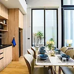 Modern 4br Pool In Good Location *