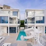 My Galaxy Pool 16br Near Jomtien