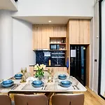 Modern 4br Pool In Good Location