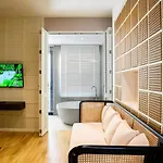 Modern 4br Pool In Good Location