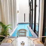 Modern 4br Pool In Good Location *