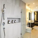 Modern 4br Pool In Good Location วิลล่า *