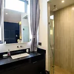 วิลล่า Modern 4br Pool In Good Location *