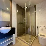 Large High Floor, Best Pool Great Location
