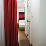 Pook Swan House Bed & Breakfast *