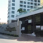 Apartment In The Peak Towers