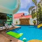 Villa Tewaree - House Walking Street 4 Bedrooms Pattaya