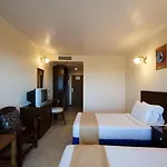 โรงแรม Cross Pratamnak 5*