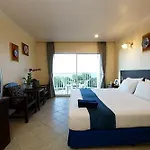 โรงแรม Cross Pratamnak 5*
