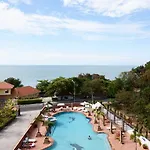 Cross Pratamnak โรงแรม 5*