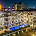 J Hotel 4*