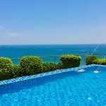 The Peak Towers - Luxury High Floor Ocean View - 2 Pools & Gym อพาร์ทเม้น