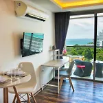 The Peak Towers - Luxury High Floor Ocean View - 2 Pools & Gym