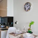 The Peak Towers - Luxury High Floor Ocean View - 2 Pools & Gym *