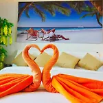 อพาร์ทเม้น The Peak Towers - Luxury High Floor Ocean View - 2 Pools & Gym Pattaya