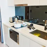 อพาร์ทเม้น The Peak Towers - Luxury High Floor Ocean View - 2 Pools & Gym *