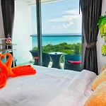 อพาร์ทเม้น The Peak Towers - Luxury High Floor Ocean View - 2 Pools & Gym