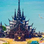 Wongamat Tower Condominium * Pattaya