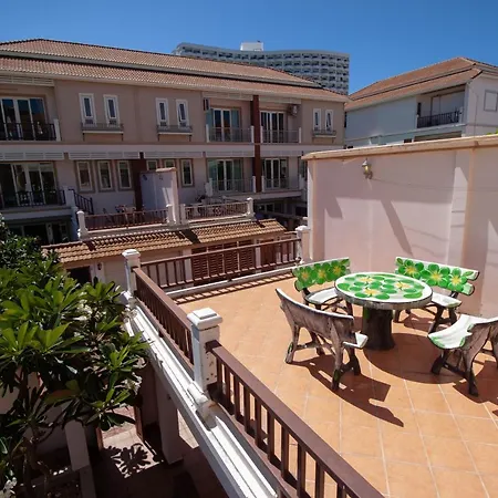 3 Bedroom Town With Private Pool * Pattaya