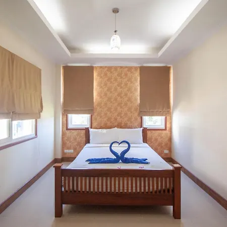 3 Bedroom Town With Private Pool Holiday home *