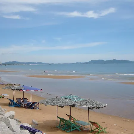 Luckyview Jomtien Hotel