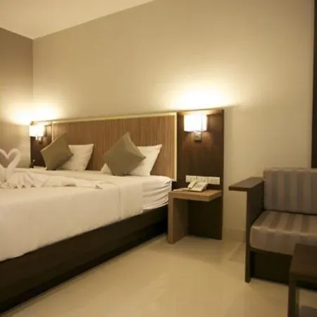 April Hotel 3*