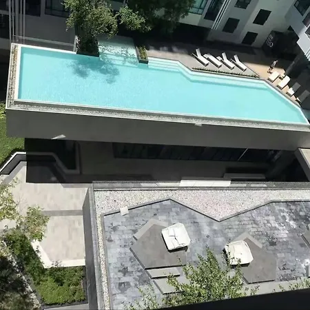 The Base 网红公寓顶楼无边泳池中文房东 *