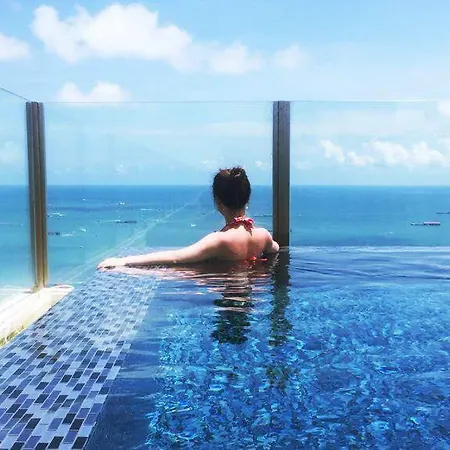 Apartment The Base 网红公寓顶楼无边泳池中文房东 Pattaya