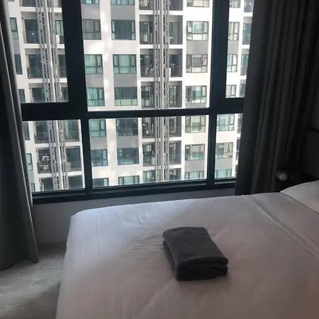 Apartment The Base 网红公寓顶楼无边泳池中文房东 Pattaya