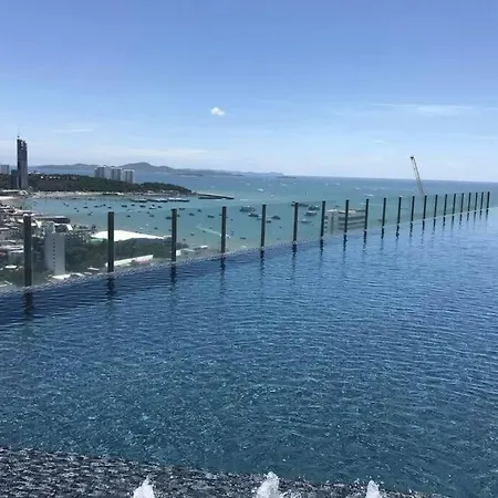 The Base 网红公寓顶楼无边泳池中文房东 * Pattaya
