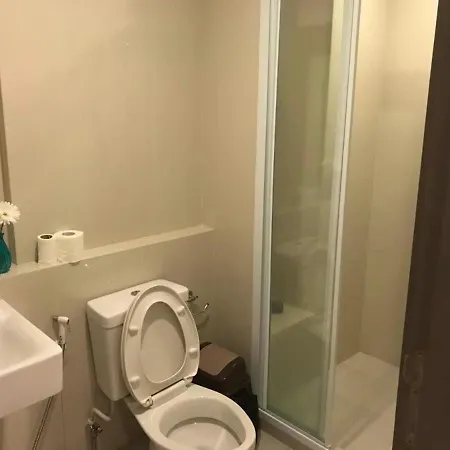 Apartment The Base 网红公寓顶楼无边泳池中文房东 Pattaya