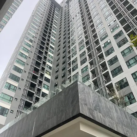 The Base Central 芭堤雅中央公寓 Apartment