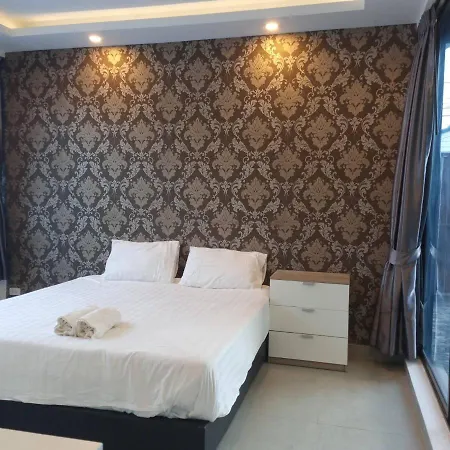 Waking Street 5 Bedroom Pool *
