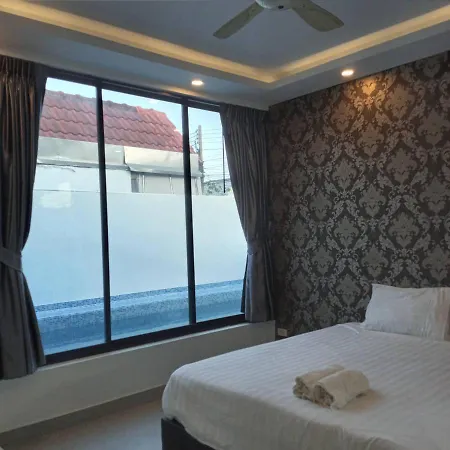 Waking Street 5 Bedroom Pool Villa *