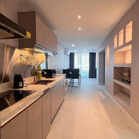 New 1 Bedroom In Tropicana. Phratamnak Pattaya