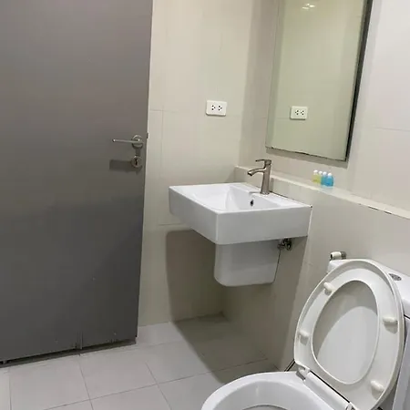 The Base 市中心海边近步行街和商场的一卧室公寓 Apartment