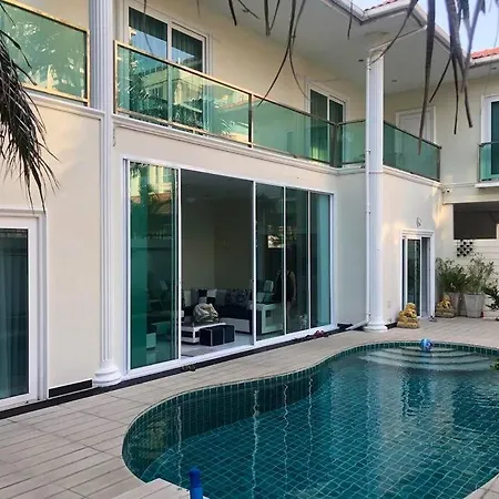 Villa Pool