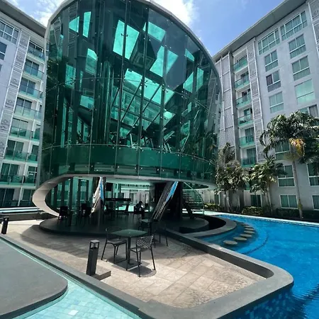 Center Residents Pool View Pattaya