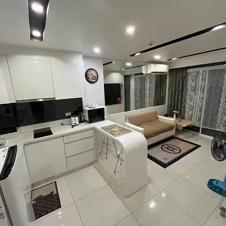 Center Residents Pool View Pattaya