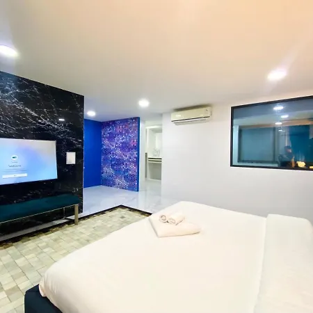 Villa Yizen162/283芭提雅市中心棕榈泉泳池双拼别墅 Palm Spring *