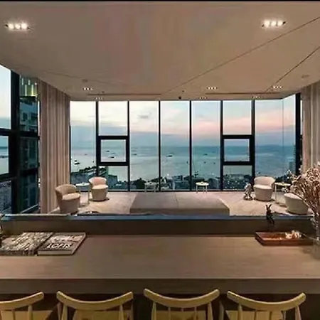The Base 网红公寓 市中心核心区顶层无边泳池俯瞰整个芭堤雅海湾 * Pattaya
