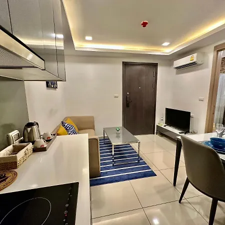 Arcadia With Pool Access-e & Gym-sauna And Fast Net *