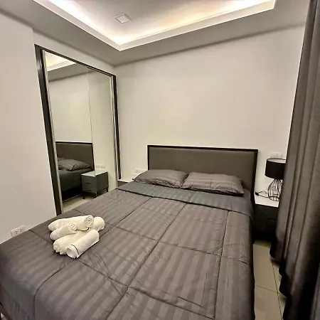 Arcadia With Pool Access-e & Gym-sauna And Fast Net Pattaya