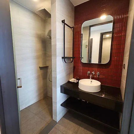 Edge High-rise Large With Sea View Apartment *