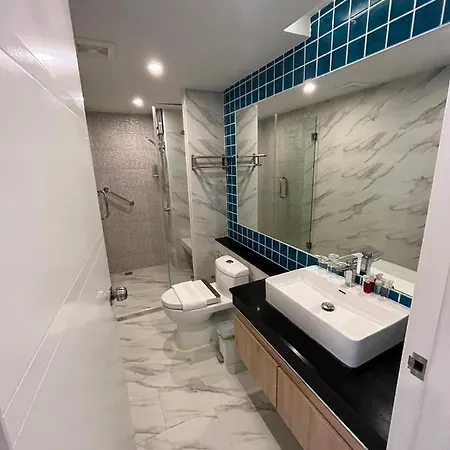 Deco North Hotel