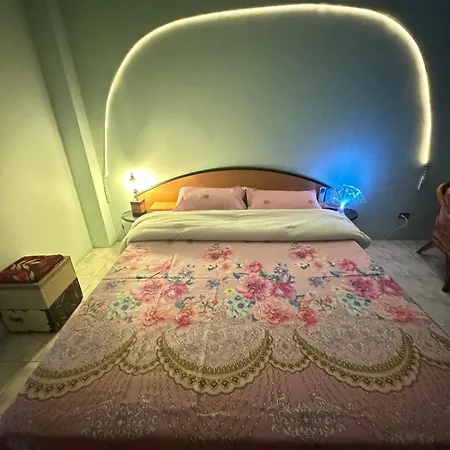 Colorful Comfortable 七彩公寓 机场巴士站隔壁 出门双条车直达各景区