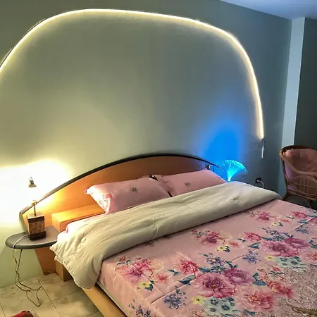 Apartment Colorful Comfortable 七彩公寓 机场巴士站隔壁 出门双条车直达各景区 Pattaya