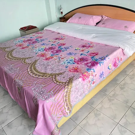 Colorful Comfortable 七彩公寓 机场巴士站隔壁 出门双条车直达各景区