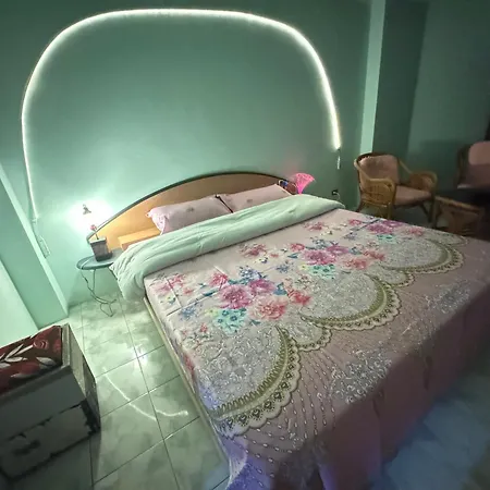 Apartment Colorful Comfortable 七彩公寓 机场巴士站隔壁 出门双条车直达各景区 *